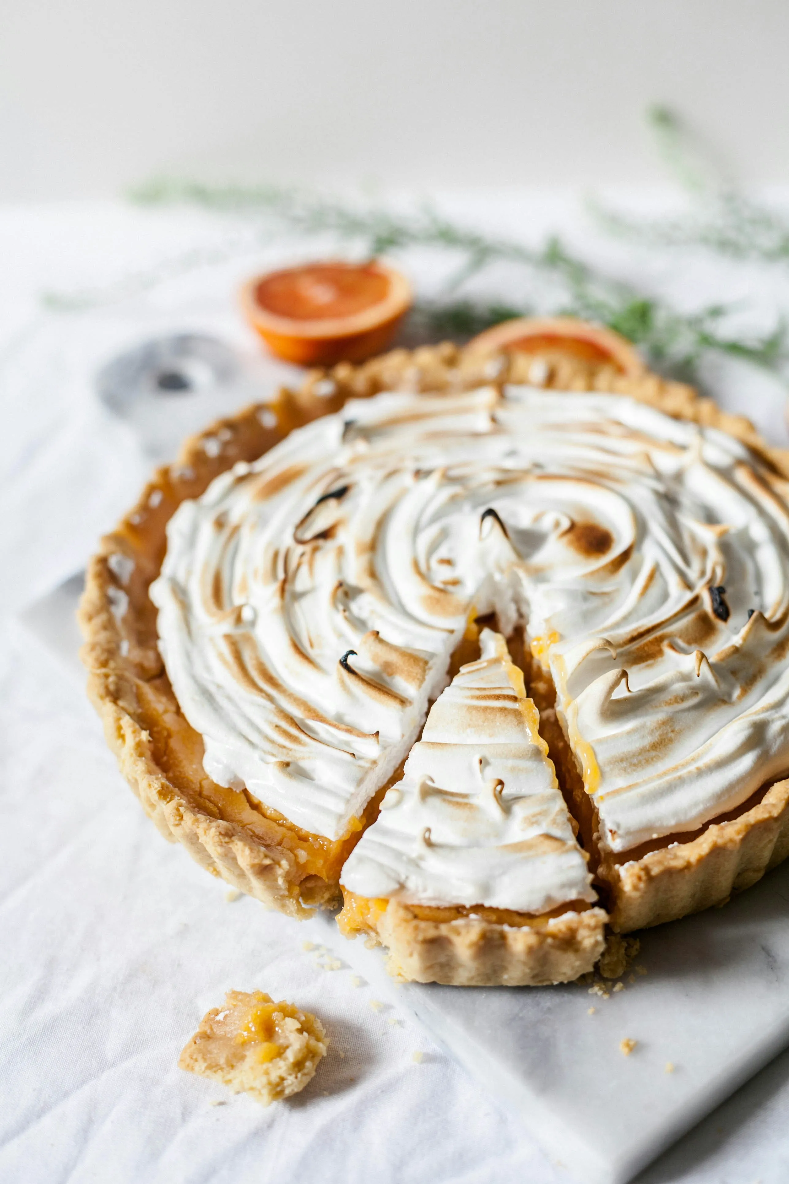 /images/bakery/cakes/alex-lvrs-aX_ljOOyWJY-unsplash.webp
