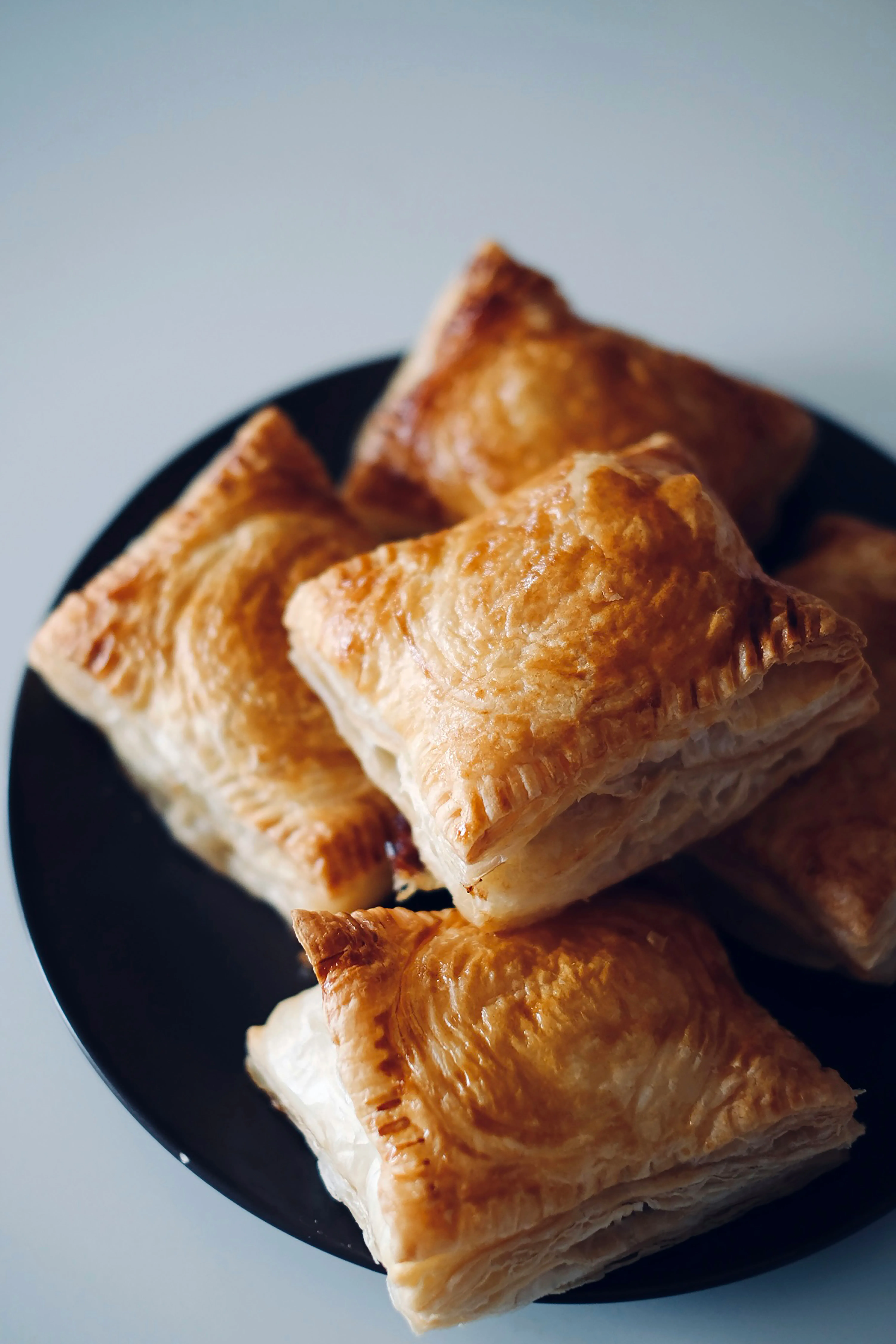 /images/bakery/minis/mia-truong-5C0ev9m9lbo-unsplash.webp